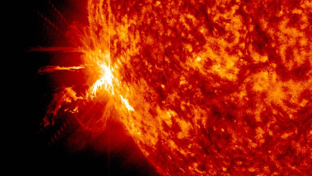 Güneş'te art arda 2 şiddetli patlama. 3 ülke doğrudan etkilendi - Resim: 4